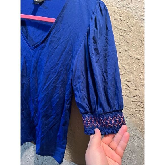 Ann Taylor Blue Smocked Cuff V-Neck Woman’s Shirt Size Small - Picture 3 of 6